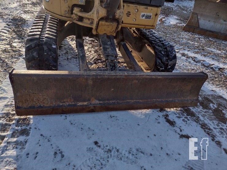 2013-deere-35d-image-19