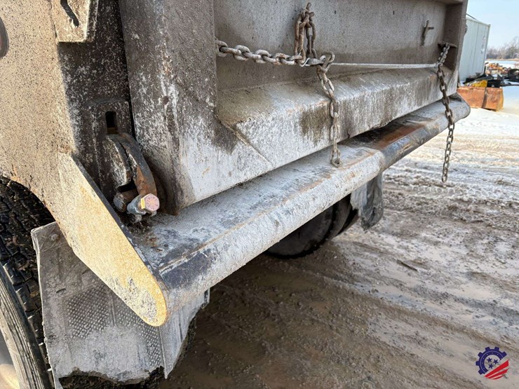 2017-mack-granite-gu713-image-18