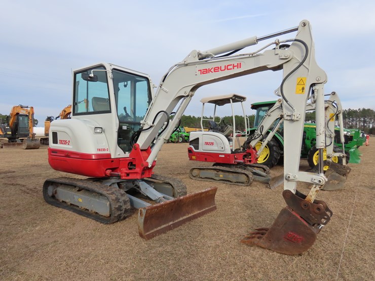 2020-takeuchi-tb235-2-image-2
