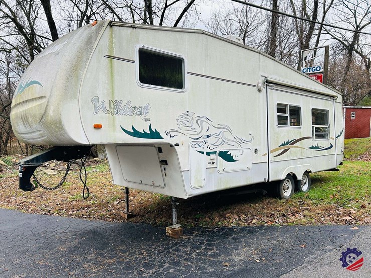 2003-forest-river-wildcat-28rk-t/a-camper-gooseneck-trailer-image-1