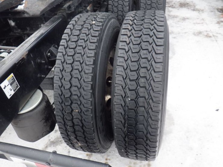 2020-peterbilt-579-image-12