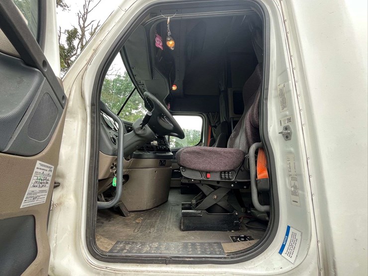 2018-freightliner-cascadia-evolution-t/a-truck-tractor-image-77