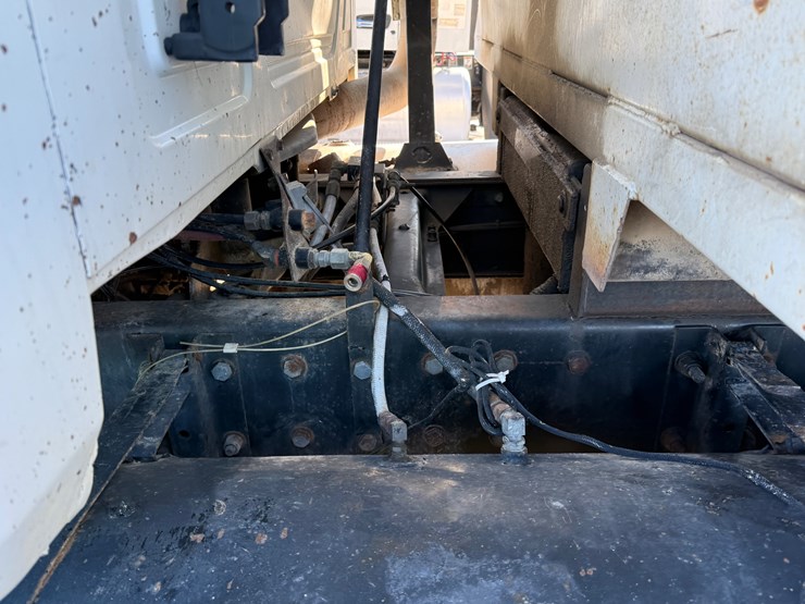 1996-mack-ch613-image-14