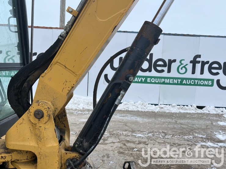 caterpillar-305-image-13