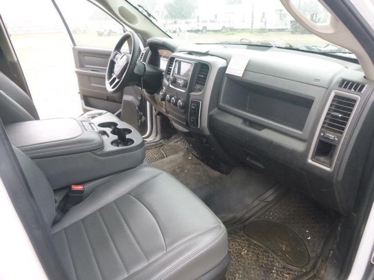 2016-dodge-1500-image-12