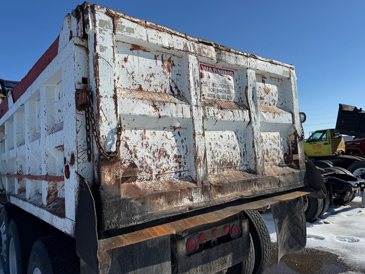 1996-mack-ch613-image-7