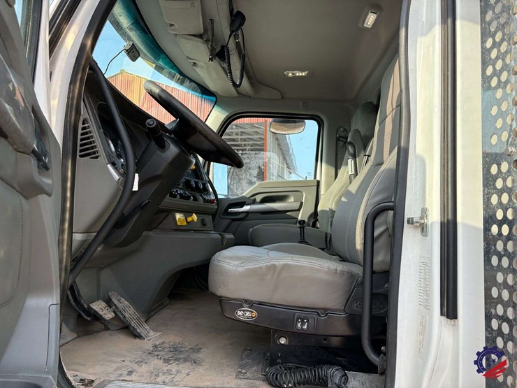 2019-kenworth-t880-image-48