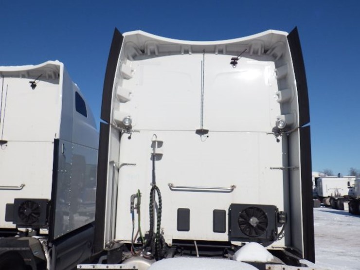 2021-peterbilt-579-image-17