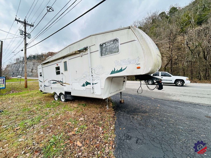 2003-forest-river-wildcat-28rk-t/a-camper-gooseneck-trailer-image-7