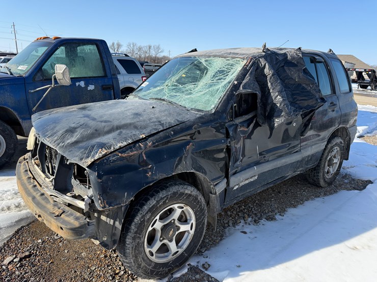 2001-chevrolet-tracker-image-1