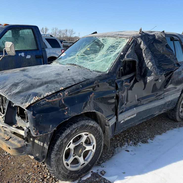2001 CHEVROLET TRACKER