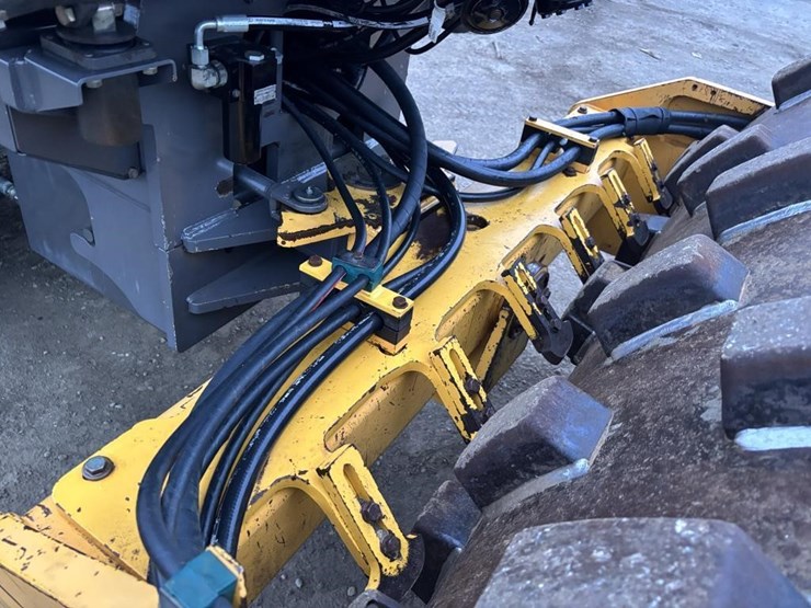 2013-volvo-sd75-image-16