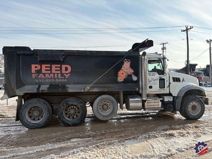 2017-mack-granite-gu713-image-6