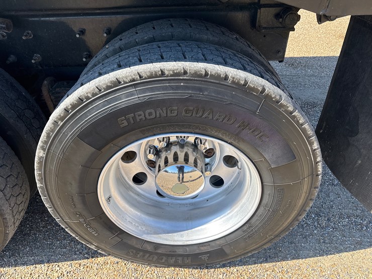 #32642-•-2018-mack-gu713-tri-axle-dump-image-9