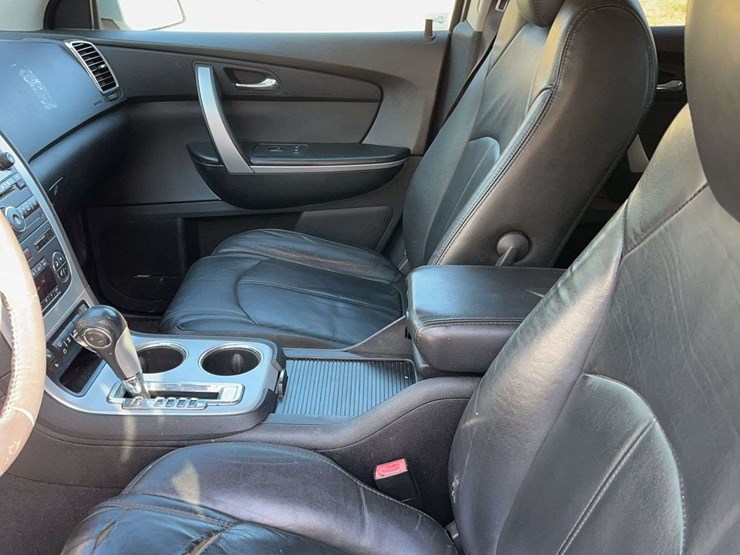 2011-gmc-acadia-image-10