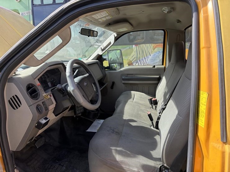 2009-ford-f550-image-10