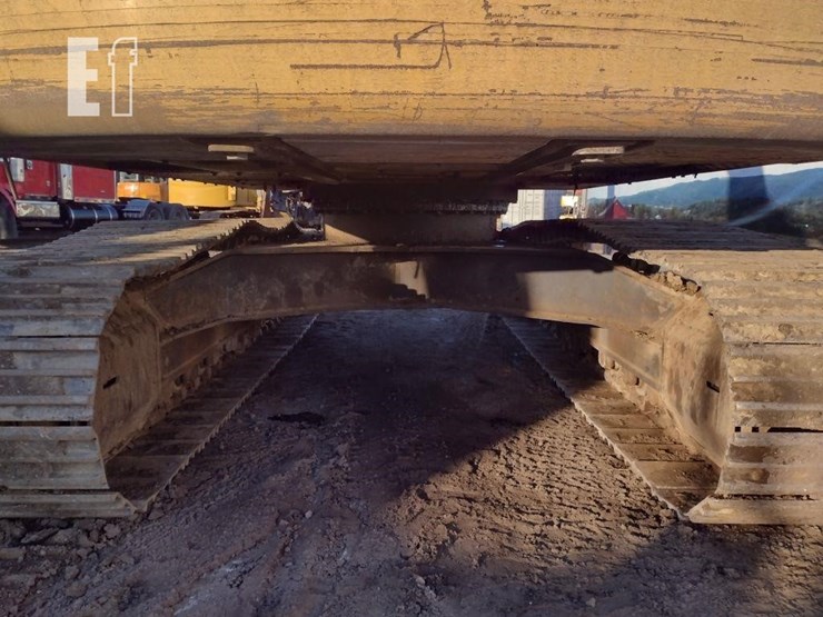 2000-deere-270c-lc-image-45