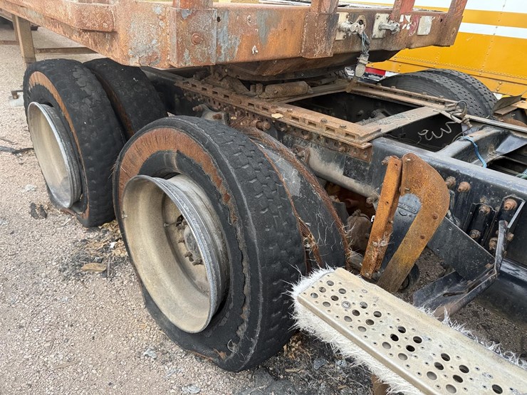 1988-freightliner-flc120-image-7