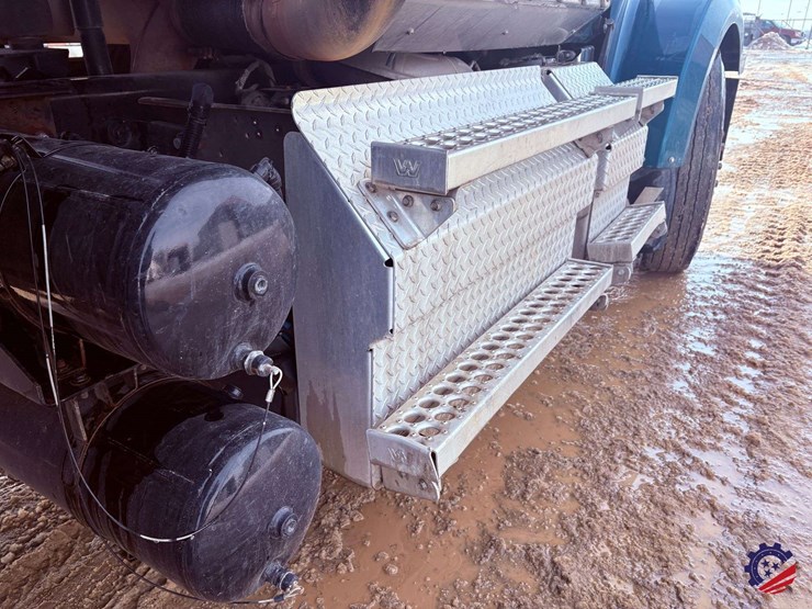 2021-western-star-4900ex-image-23