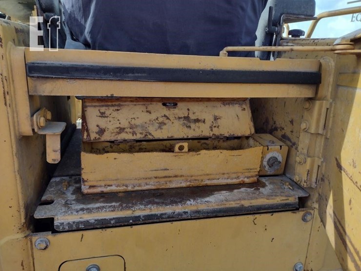 1998-caterpillar-d4c-xl-image-38