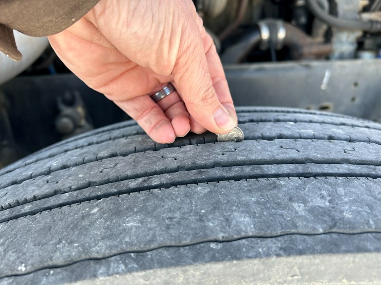 1996-freightliner-fld120-image-48