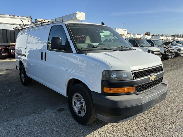 2018-chevrolet-2500-image-2