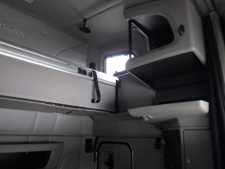 2019-peterbilt-579-image-9