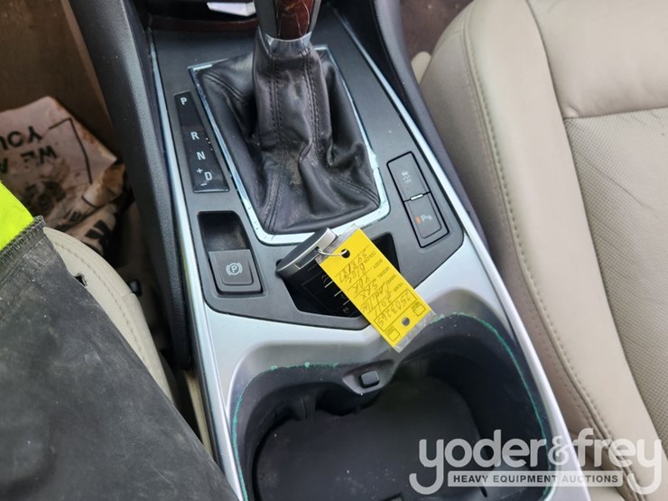 2011-cadillac-srx-image-18