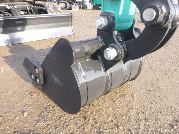 agt-qh12r-hydraulic-excavator-image-10