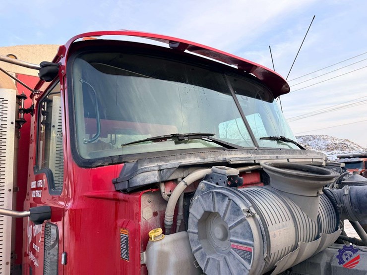 2018-mack-granite-gu713-image-42