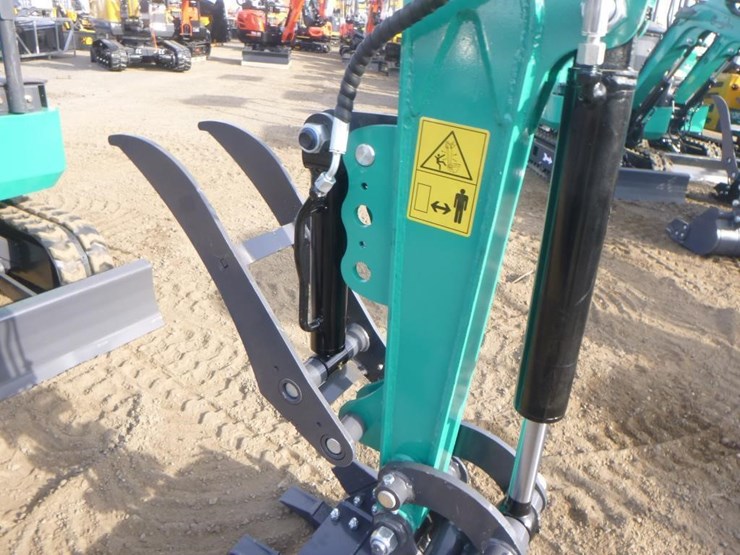 2025-agt-qk16r-hydraulic-excavator-image-12