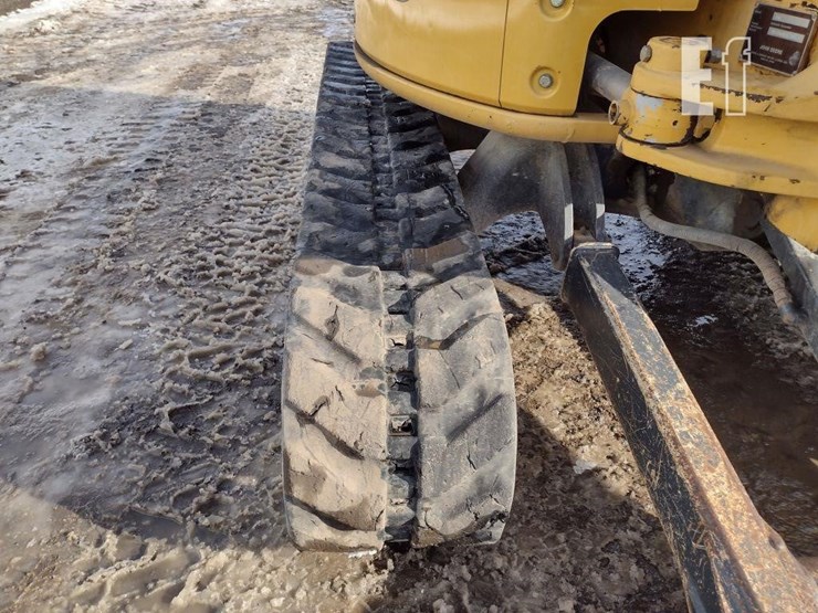 2013-deere-35d-image-41