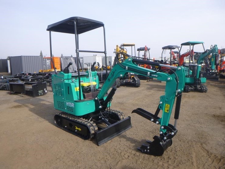 2025-agt-h15r-hydraulic-excavator-image-2