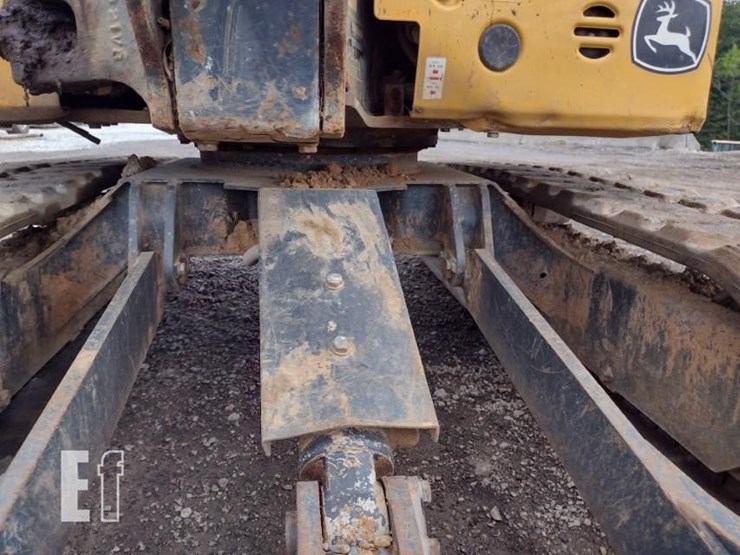 2022-deere-26g-image-21