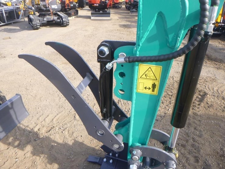 2025-agt-qk16r-hydraulic-excavator-image-12