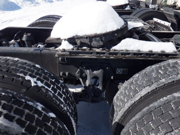 2021-peterbilt-579-image-11