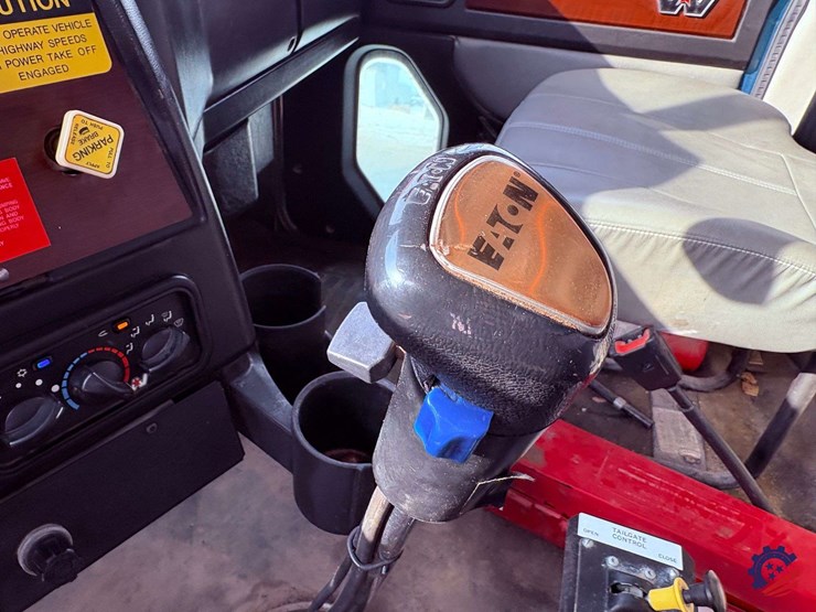 2021-western-star-4900ex-image-66