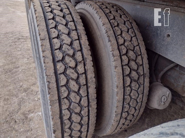 12-volvo-vhd-truck^title^-image-23