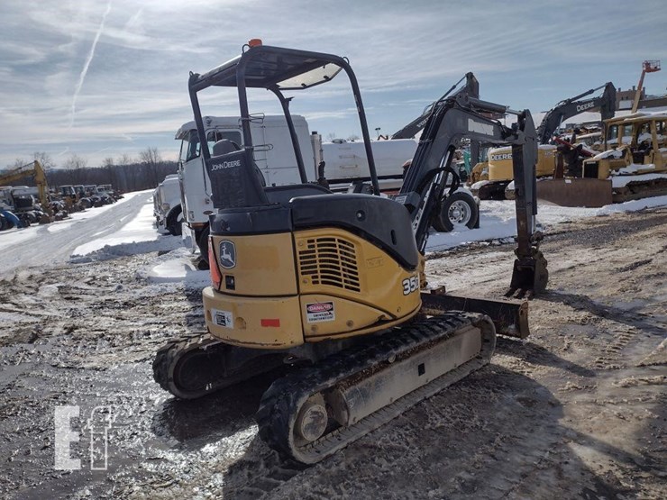 2013-deere-35d-image-48