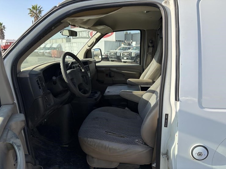 2007-utility-van-image-11