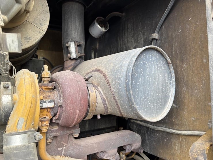 2005-deere-624j-image-61