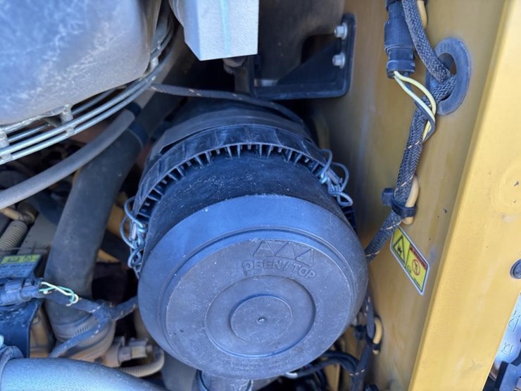 2018-caterpillar-226d-image-38