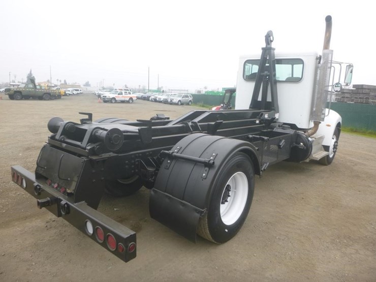 2011-peterbilt-337-image-11