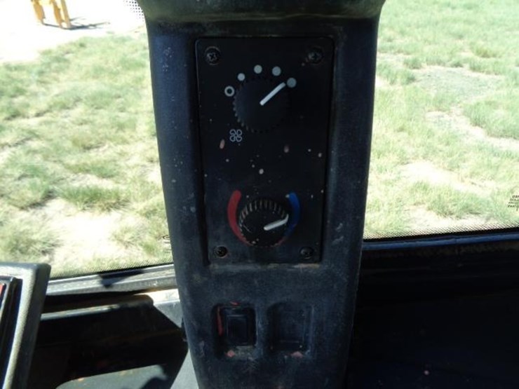 2013-deere-524k-image-17