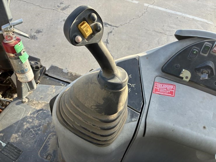 2017-case-580sn-image-24