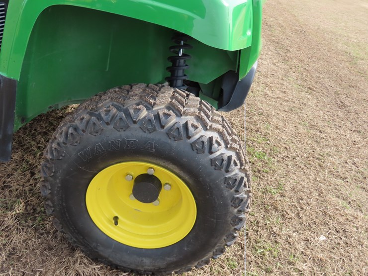 2024-john-deere-gator-image-3