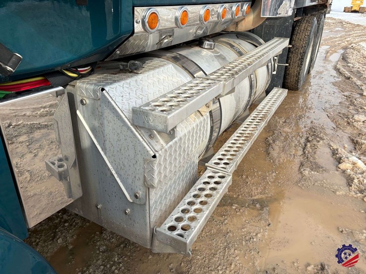 2021-western-star-4900ex-image-21