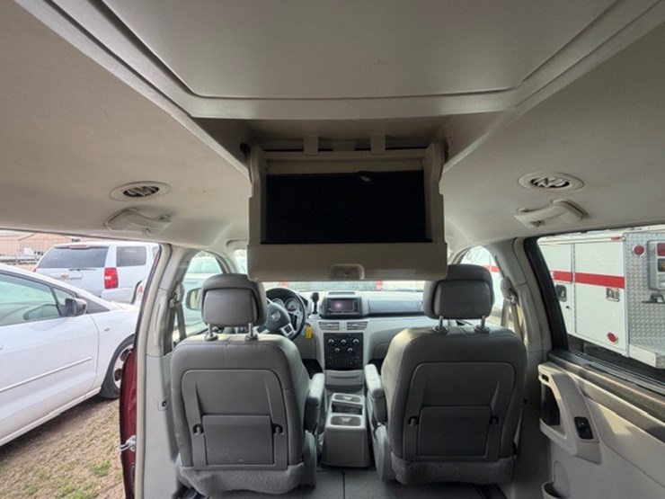 #31679-•-2012-vw-routan-image-30