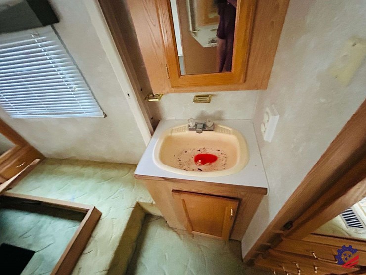 2003-forest-river-wildcat-28rk-t/a-camper-gooseneck-trailer-image-74