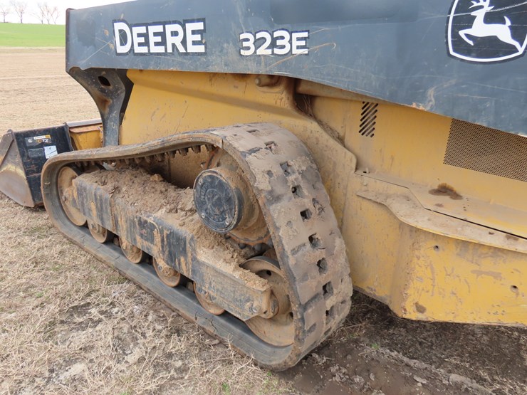 2018-deere-323e-image-10